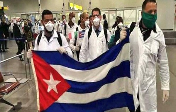 MEDICOS CUBANOS