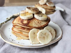 Hot Cakes de plátano con manzana