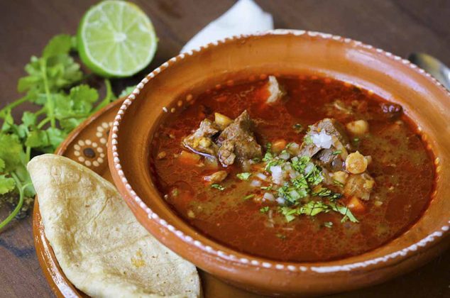 receta para preparar consome de borrego en barbacoa