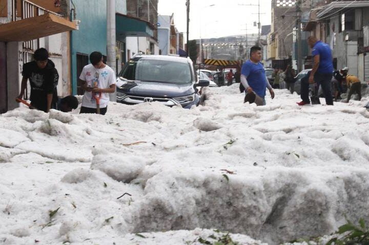 Intensa granizada cubre de hielo la zona norte de Puebla capital Fotos y video