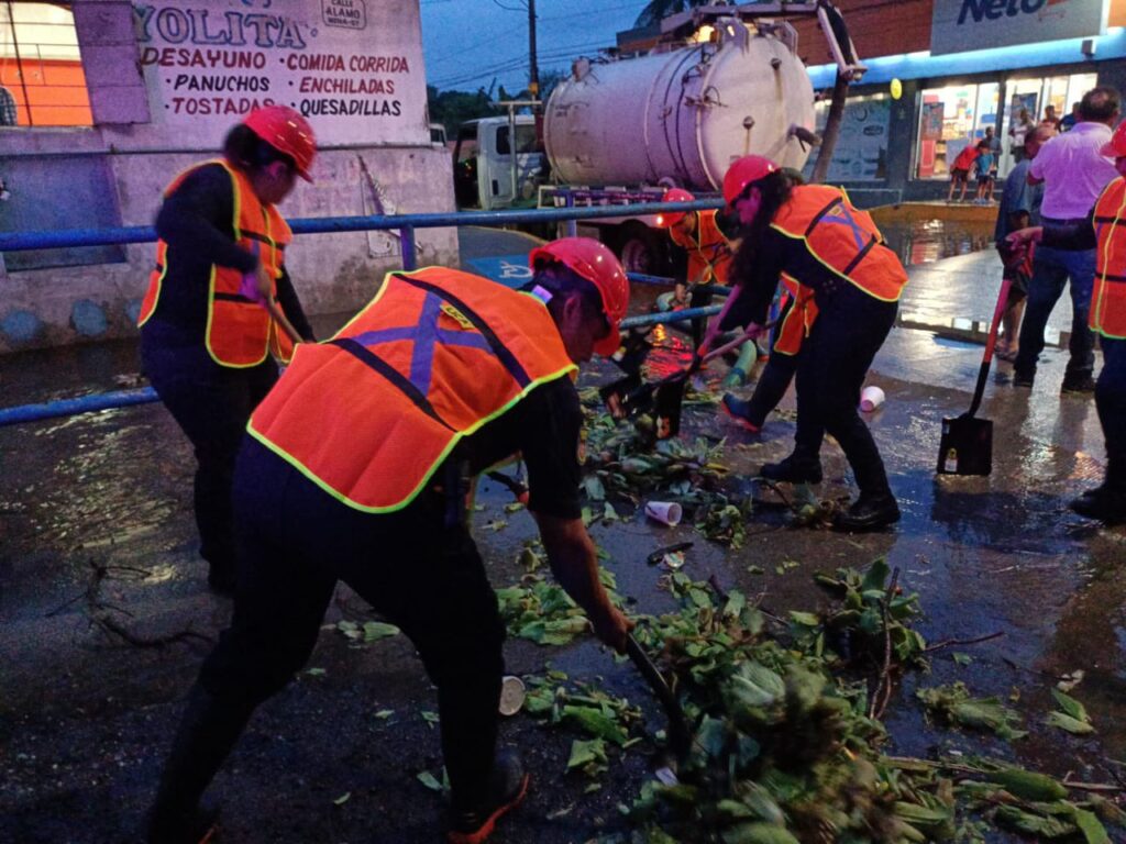 Refrendando el compromiso del Gob. Cuitláhuac García Jiménez de atender las emergencias ciudadanas de manera oportuna, la SSP activó Plan Tajín, en Veracruz, La Pochota y Amapolas.