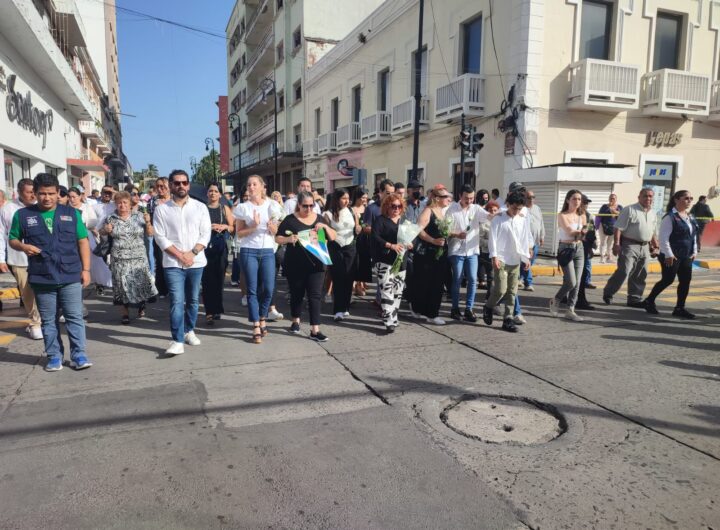 En el corazón del Puerto de Veracruz, se llevó a cabo una emotiva Rumbata de despedida para honrar la memoria de Luis Antonio "El Pollo" Pérez Fraga, quien falleció después de una valiente lucha contra el cáncer de pulmón.