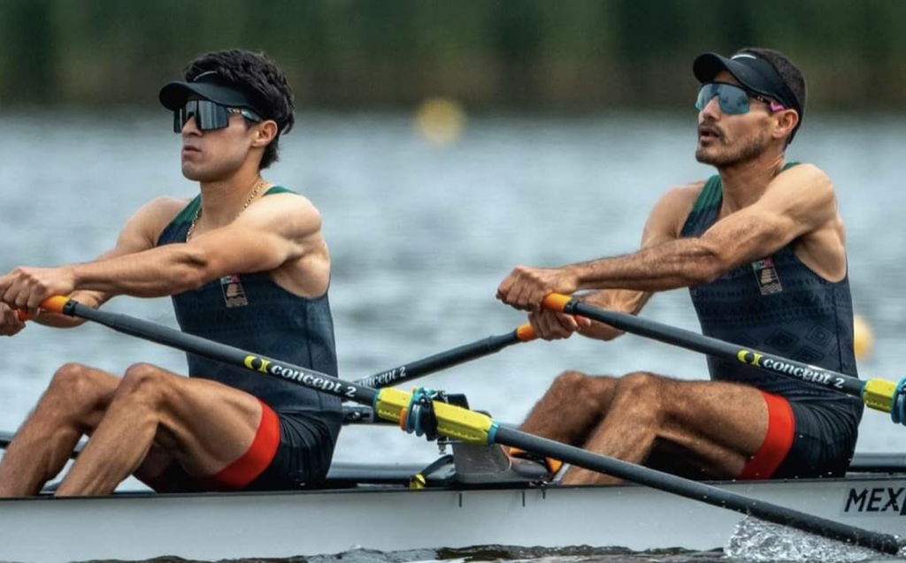 La dupla mexicana conformada por Alexis López y Migue Carballo avanzaron a las semifinales de remo LM2x en los Juegos Olímpicos de París 2024 tras una buen actuación en el het eliminatrio donde lograron meterse entre los tres mejores de los cuartos de final , por lo que aspiran aspiran a conseguir una medalla para México en la disciplina. © Derechos Reservados. RTV Radiotelevisión de Veracruz.