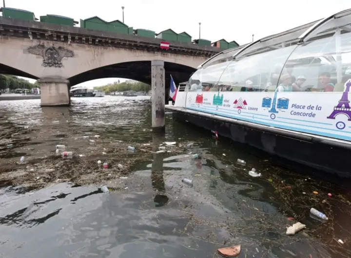 Los entrenamientos para que los triatletas se familiarizaran con las aguas del Sena previstos el domingo y el lunes ya tuvieron que ser cancelados por la contaminación. /Foto Ilustrativa