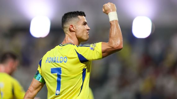 Cristiano Ronaldo celebra tras abrir el marcador para Al Nassr en su victoria sobre Al Ettifaq. Yasser Bakhsh/