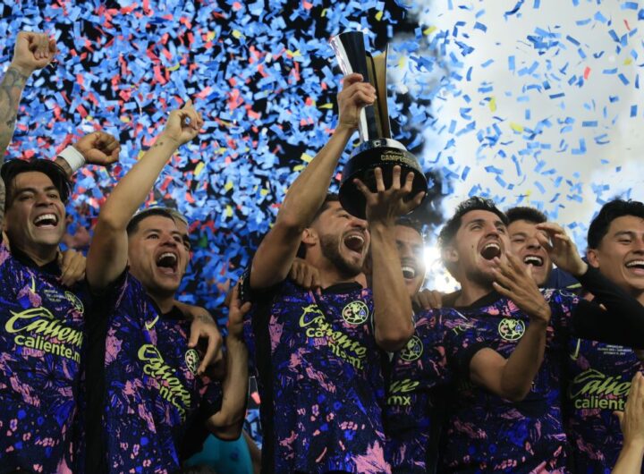 Los jugadores del Club América celebran tras vencer al Columbus Crew en la Copa de Campeones.