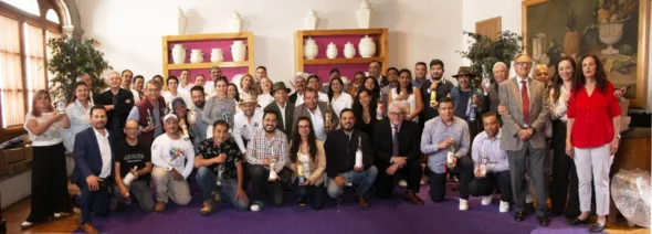 Participantes del I Encuentro de productores con distribuidores y exportadores del Mezcal en el Club de Banqueros de la Ciudad de México.