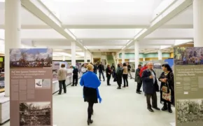 La muestra, titulada Tras los pasos de Teobert Maler. Proyectos arqueológicos en Campeche, México, se inauguró el 15 de octubre de 2024 en el IAI, en Berlín.