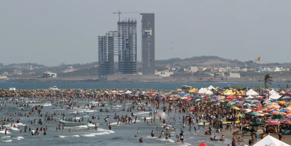 Abarrotadas las playas de Veracruz y Boca del Rio 1 590x297 jpg