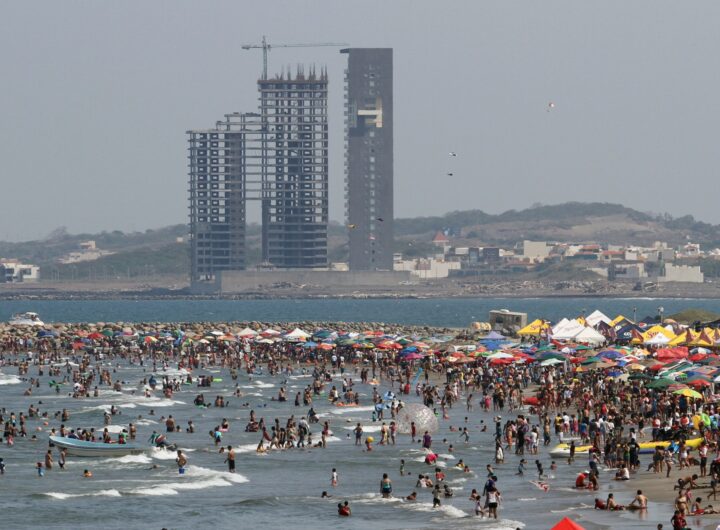 Abarrotadas las playas de Veracruz y Boca del Rio 1