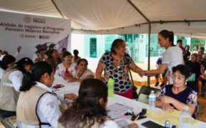 sheinbaum-modulo-pension-mujeres-745x450