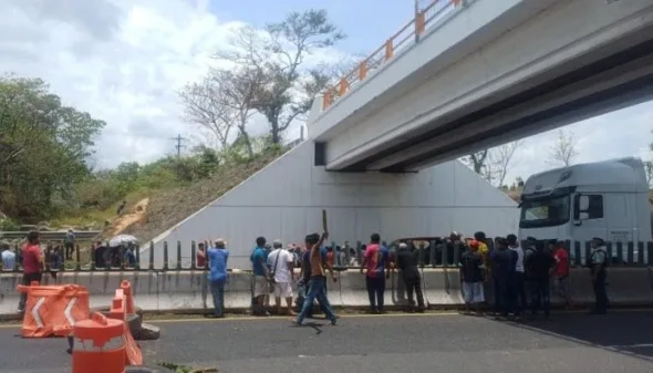 bloquean autopista al sur de veracruz por falta de energia electrica 9c06bf7a a565 40bc be4a a91cf546c650 medialjnimgndimagefullsize