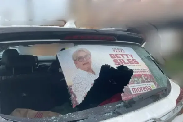 vehiculo vandalizado Betty Siles