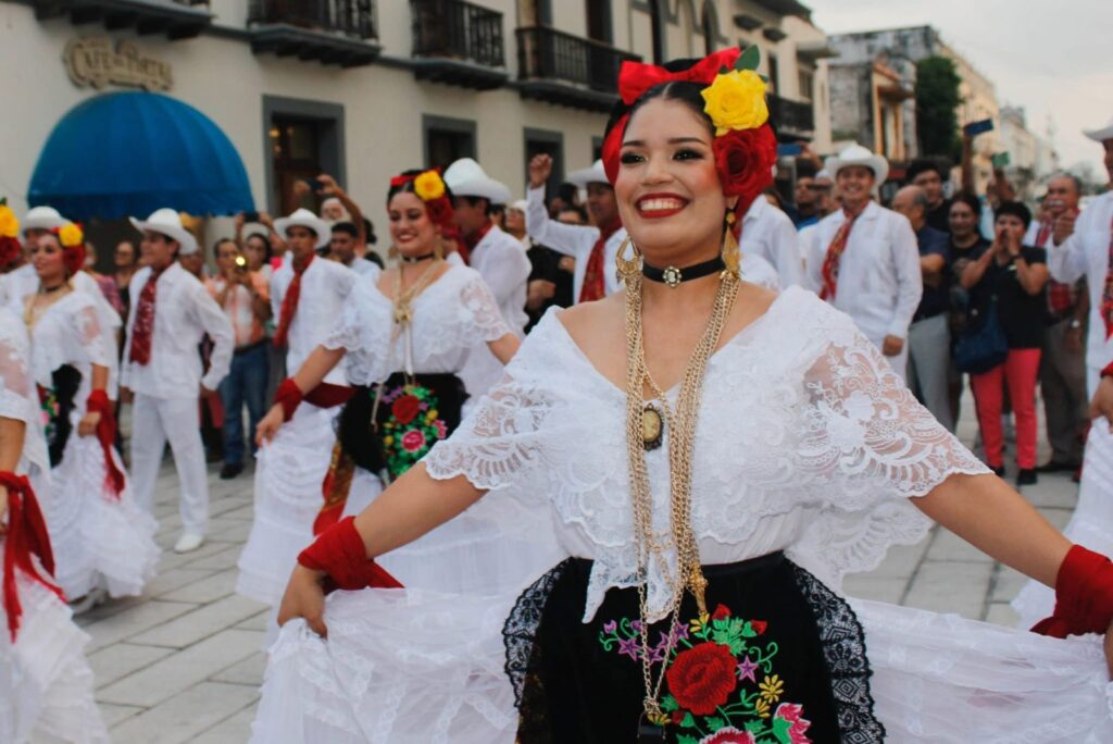 Más de 400 jarochos bailan la bamba en Veracruz IMG 20250604 WA0025