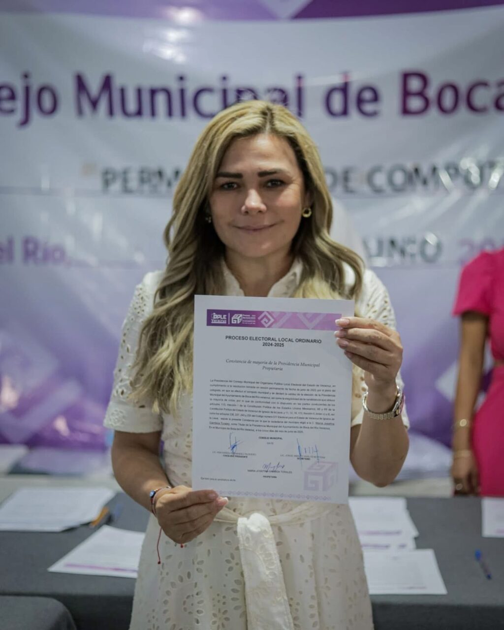 Maryjose Gamboa recibe constancia como alcaldesa electa de Boca del Río, Veracruz IMG 20250605 WA0002