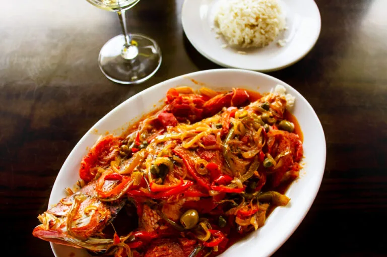 Por su riqueza y variedad, la cocina Jarocha es una sabrosa síntesis de la cocina española y la costeña GASTRONOMIA PUERTO DE VERACRUZ 768x510 1 jpg