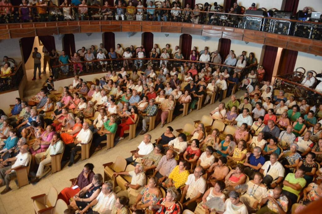 El bolero conquista Veracruz y Tlacotalpan en una noche llena de emoción IMG 20250712 WA0004