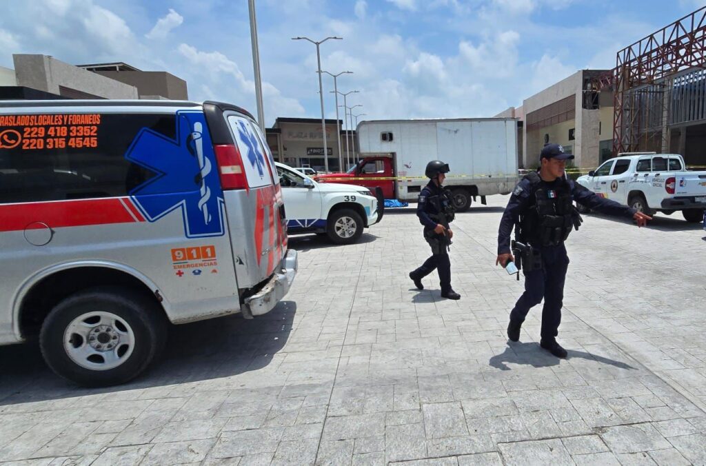 Muere hombre en estacionamiento de Plaza Riviera en Alvarado muertito1