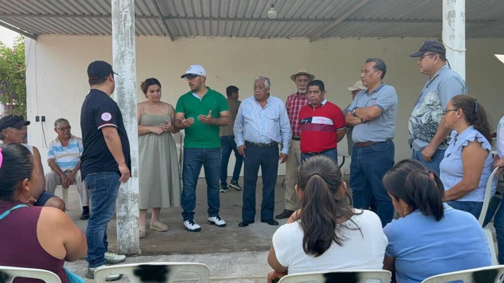 Analizan Beto Cobos, funcionarios de CFE y vecinos problemática del suministro eléctrico FB IMG 1756029533677
