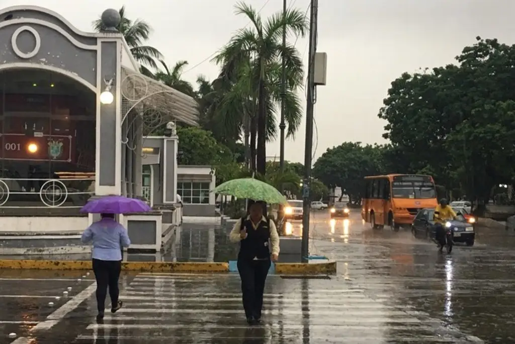 Cae fuerte aguacero en Veracruz - Boca del Río FUERTES LLUVIAS