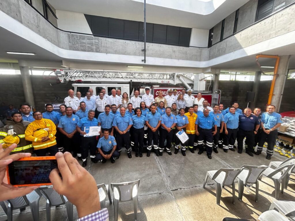 Conmemoran el Día del Bombero en Boca del Río con homenaje y apoyo económico IMG 20250822 WA0013