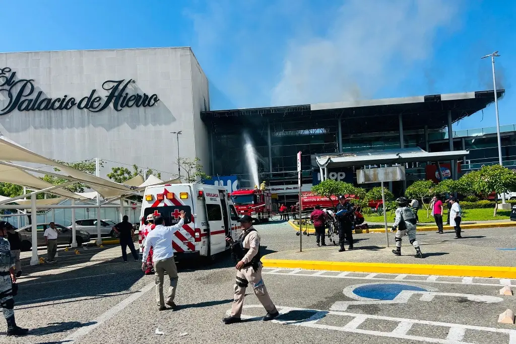 Suman 14 lesionados por incendio en restaurante de plaza comercial de Tabasco INCENDIO EN TABASCO