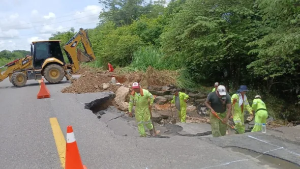 Realiza SICT trabajos emergentes en vias del sur de Veracruz tras intensas lluvias IV 590x332 jpg