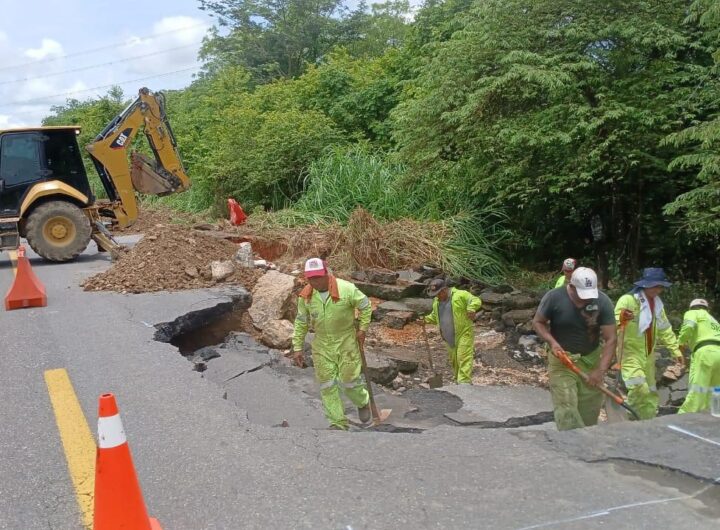 Realiza SICT trabajos emergentes en vias del sur de Veracruz tras intensas lluvias IV