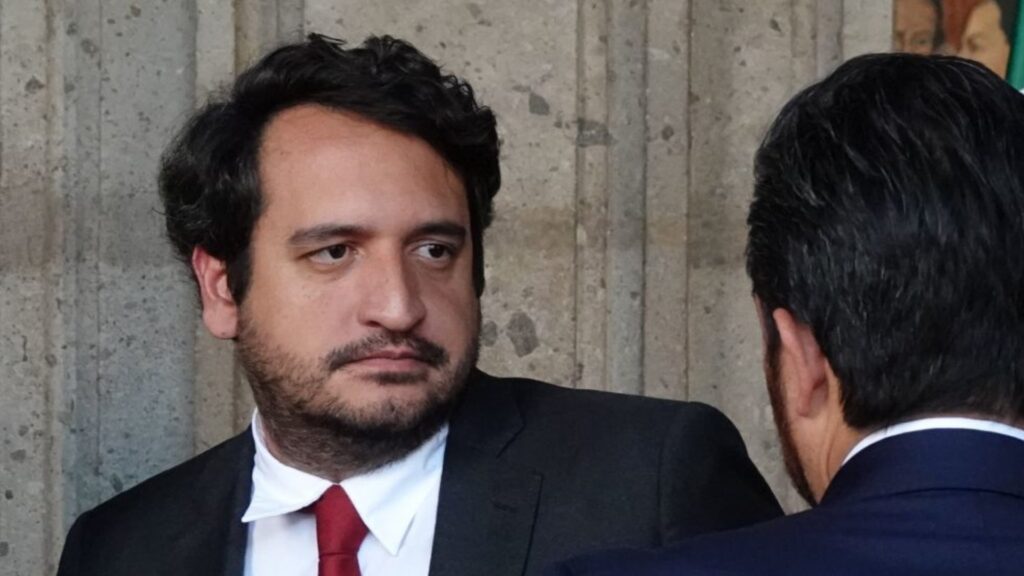 López Beltrán se lanza contra el “hampa del periodismo” tras balconeo por su viaje a Japón andres manuel lopez beltran