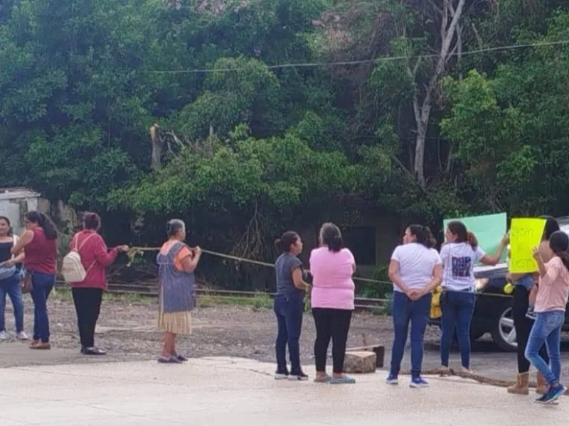 Piden pobladores de Emiliano Zapata, Veracruz búsqueda inmediata de menores extraviados bloqueo en carretera coatepec las trancas 627904 jpg