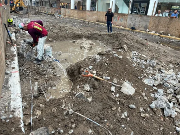 hallan restos de la puerta de la merced en el centro historico 648871 573x430 jpg