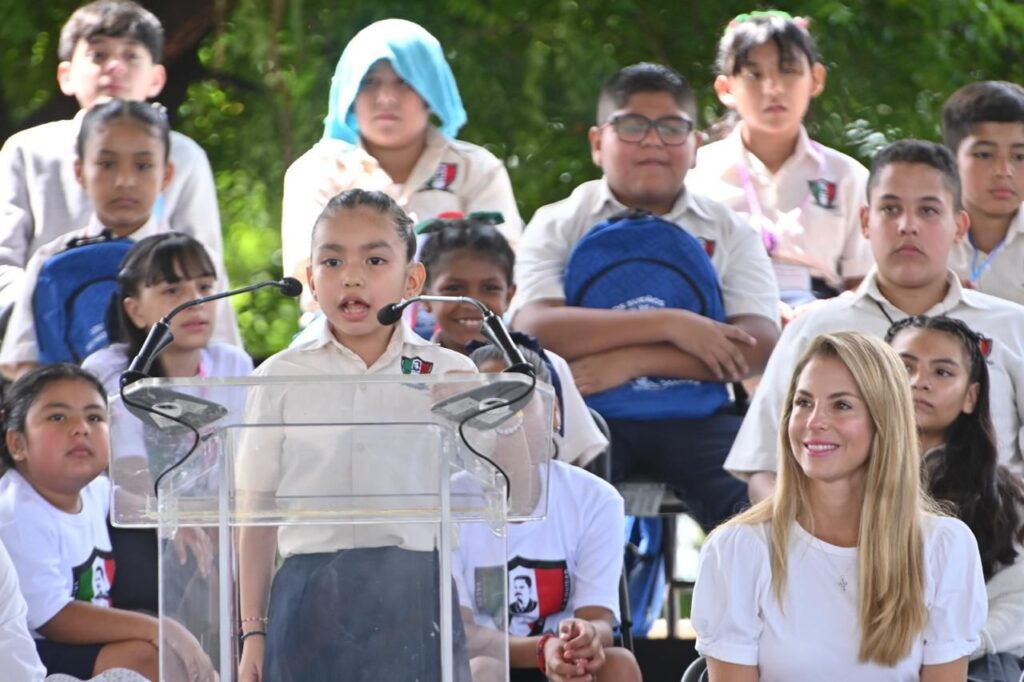 Alcaldesa Paty Lobeira entrega mochilas y útiles escolares en Veracruz 0f33a694 f02c 4f89 958f a330b9135e0b