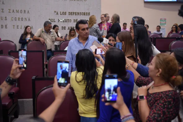 Destaca su trayectoria academica y sus contribuciones en la investigacion y divulgacion cientifica en el ambito de la educacion 590x394 jpeg