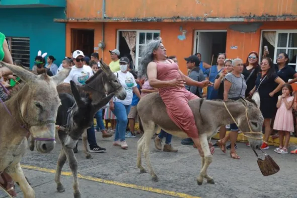 Encierro de Burros 2 768x512 1 590x393 jpg