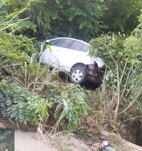 Vuelca vehículo en carretera de Veracruz G0QUvIBXIAAzkwA png