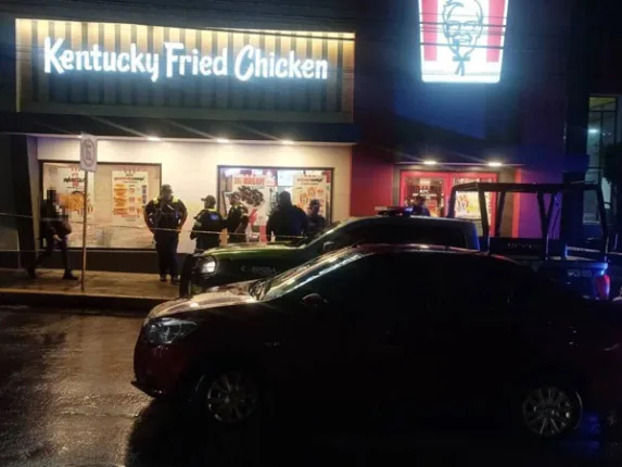 KFC ASESINATO 573x430 jpg