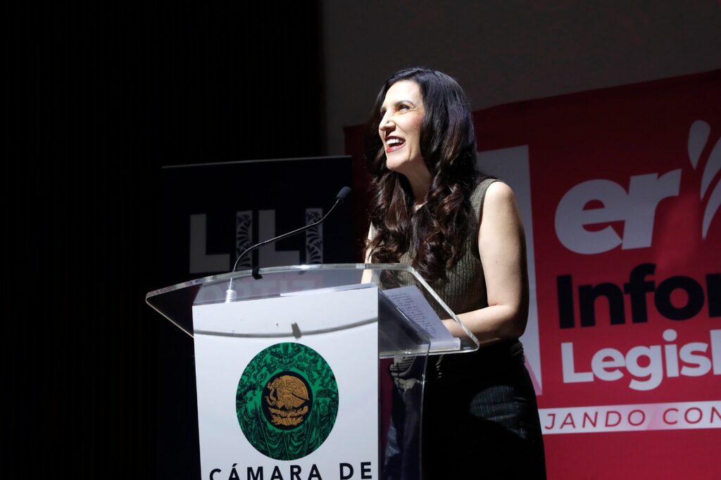 La diputada Kenia Lopez Rabadan presidenta de la Mesa Directiva