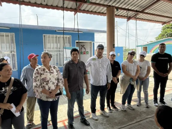 Llevan Beto Cobos y Fundacion Luces del Cambio Jornada de Salud a zona de Los Rios n 573x430 jpg