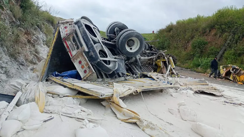 Muere exregidor de Huiloapan y su familia en accidente carretero TRAILER