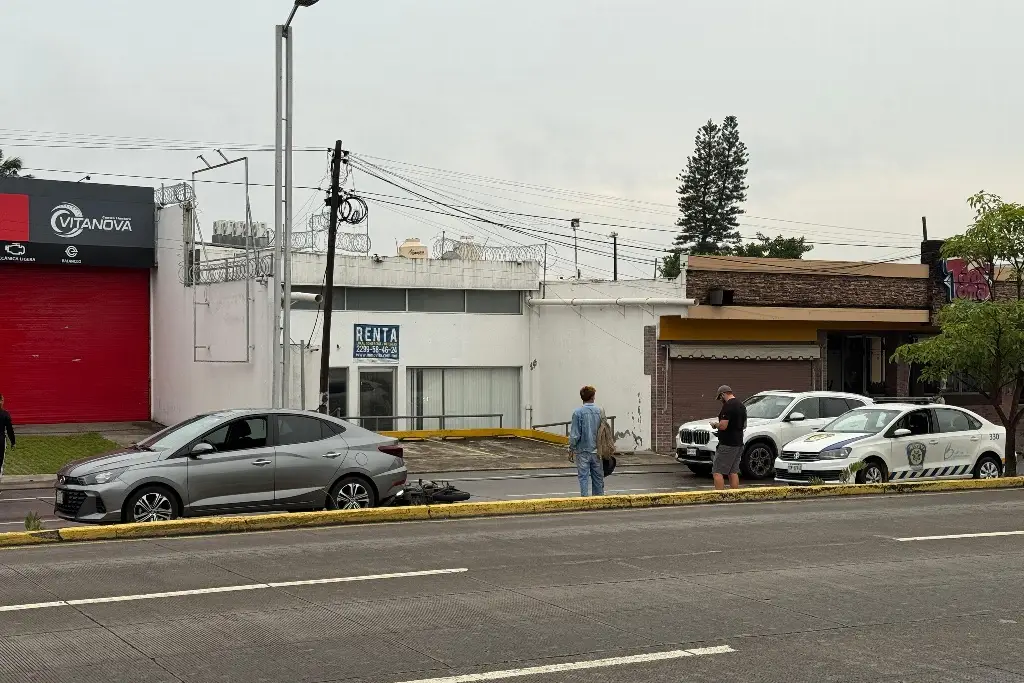 Motociclista se impacta con auto en Boca del Río bocadelrio