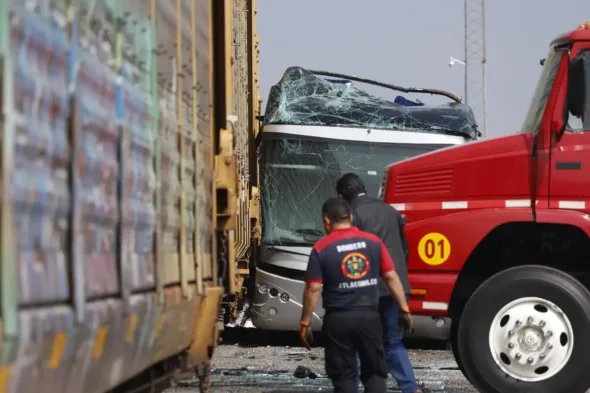 tren embiste autobus en carretera atlacomulcomaravatio y deja 9 muertos y 41 heridos accb8134 3ebc 4b4b 8944 05b994babe32 media 1