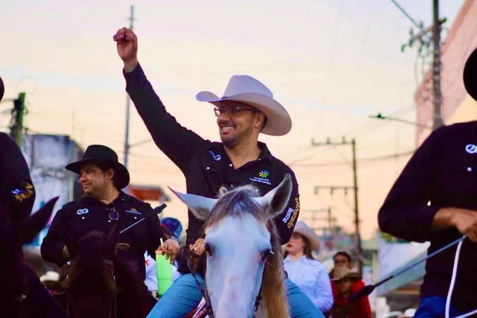 Encabeza Beto Cobos cabalgata de la unidad en Alvarado 29a5b02d 5f5a 4ff6 8e0c 9333c3408204 jpeg