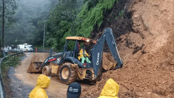 SICT restablece paso en comunidades de municipios del norte de Veracruz ABREN CARRETERAS