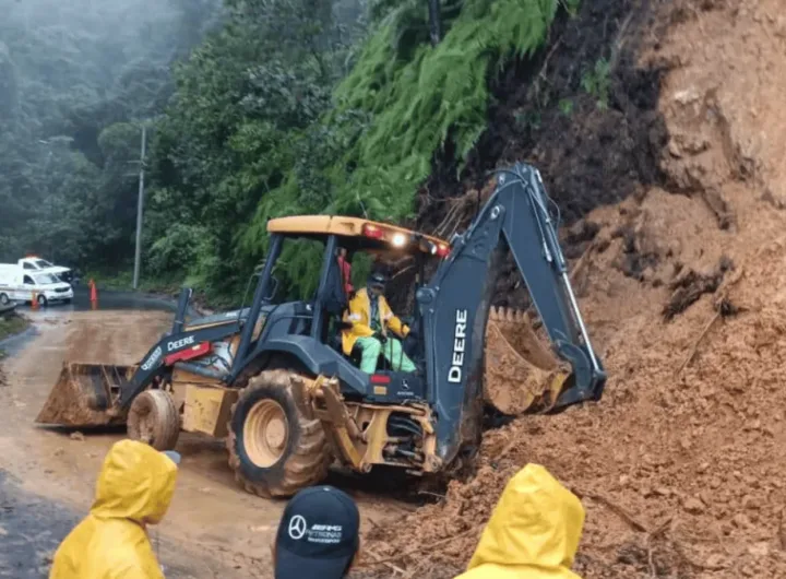 SICT restablece paso en comunidades de municipios del norte de Veracruz ABREN CARRETERAS