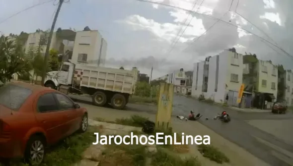 Mujer y menor sobreviven a fuerte choque contra camión en Bosques de Río Medio ACCIDENTE RIOMEDIO 590x335 jpg