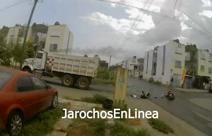Mujer y menor sobreviven a fuerte choque contra camión en Bosques de Río Medio ACCIDENTE RIOMEDIO