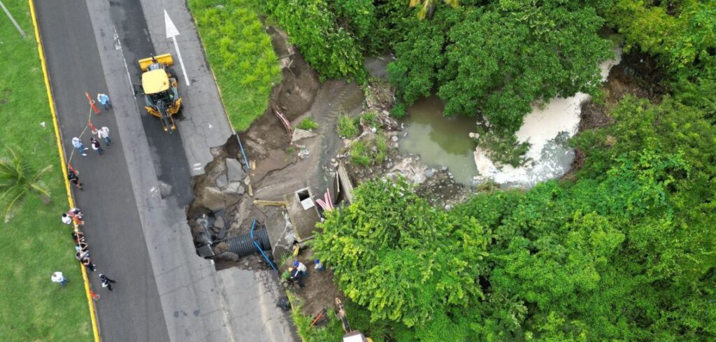 Atiende SIOP afectación en la carretera federal 150 Antón Lizardo-Veracruz Afectaciones carretera 150 1 1140x544 1