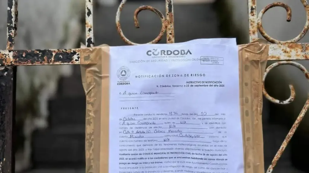 Evacúan a vecinos de la colonia El Mirador en Córdoba por riesgo de deslave CORDOBA