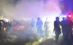 Caos en Chicago agentes de ICE lanzan gas en desfile infantil 290x180 jpg