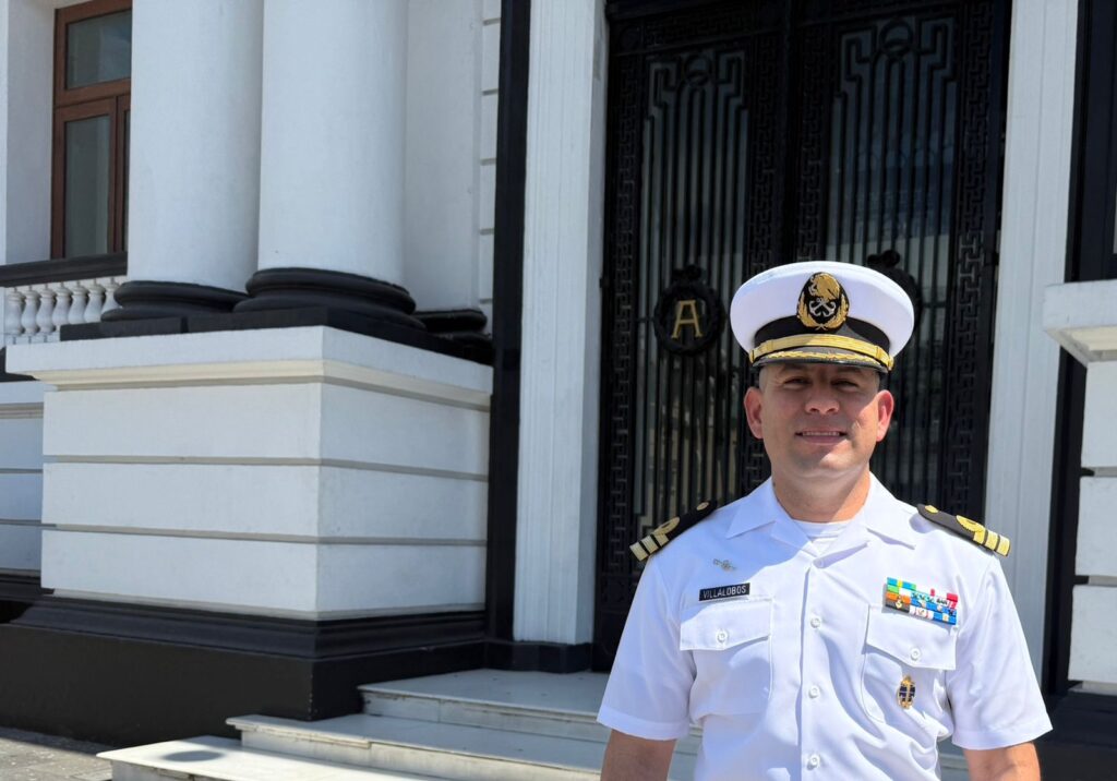 Con más de 3 mil elementos, Veracruz celebra 204 años de la Armada de México IMG 20251003 WA0013